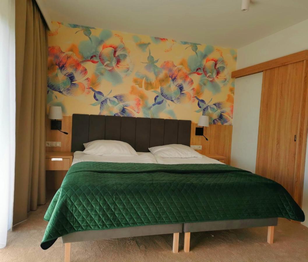 Hotel Skal Medi Spa & Resort ウストロニエ・モルスキエ エクステリア 写真