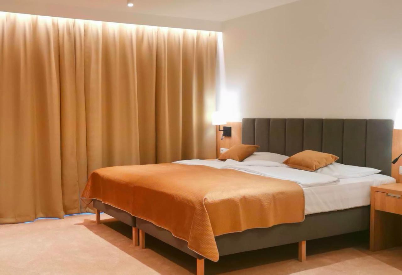 Hotel Skal Medi Spa & Resort ウストロニエ・モルスキエ エクステリア 写真