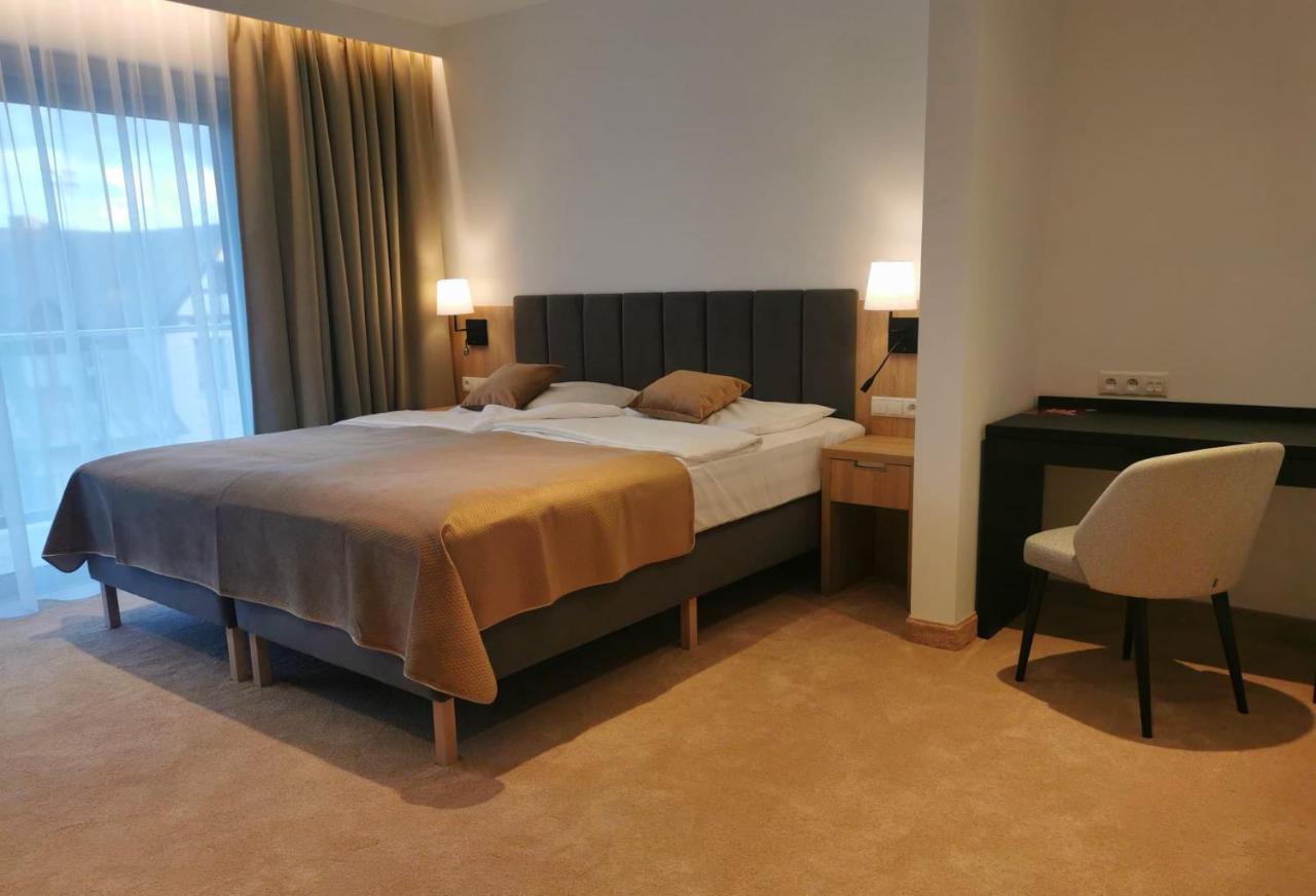 Hotel Skal Medi Spa & Resort ウストロニエ・モルスキエ エクステリア 写真