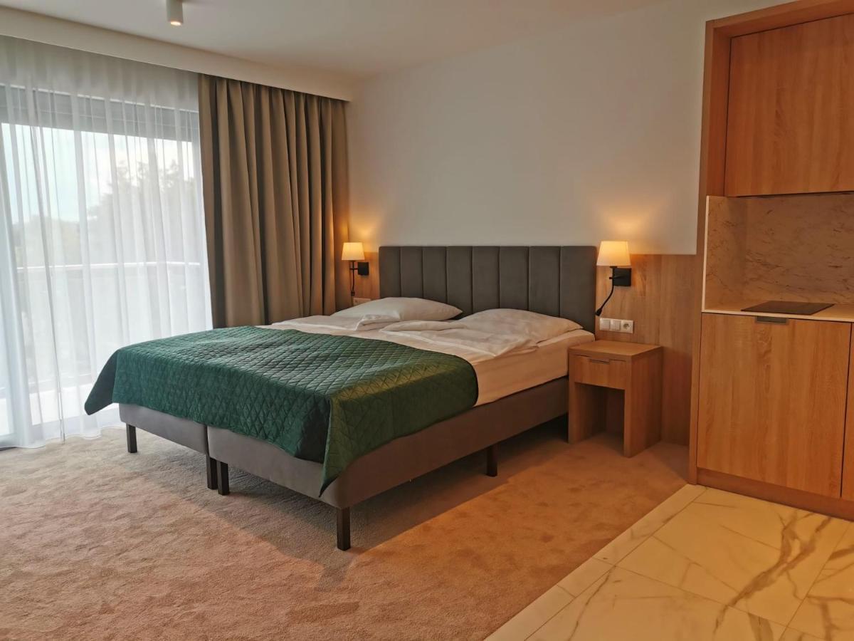 Hotel Skal Medi Spa & Resort ウストロニエ・モルスキエ エクステリア 写真