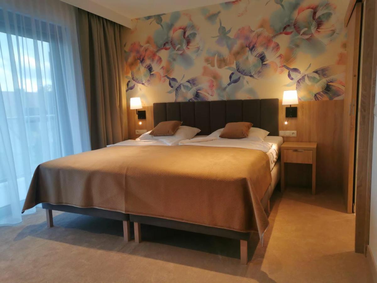 Hotel Skal Medi Spa & Resort ウストロニエ・モルスキエ エクステリア 写真