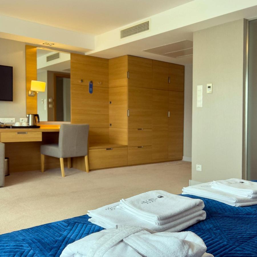 Hotel Skal Medi Spa & Resort ウストロニエ・モルスキエ エクステリア 写真