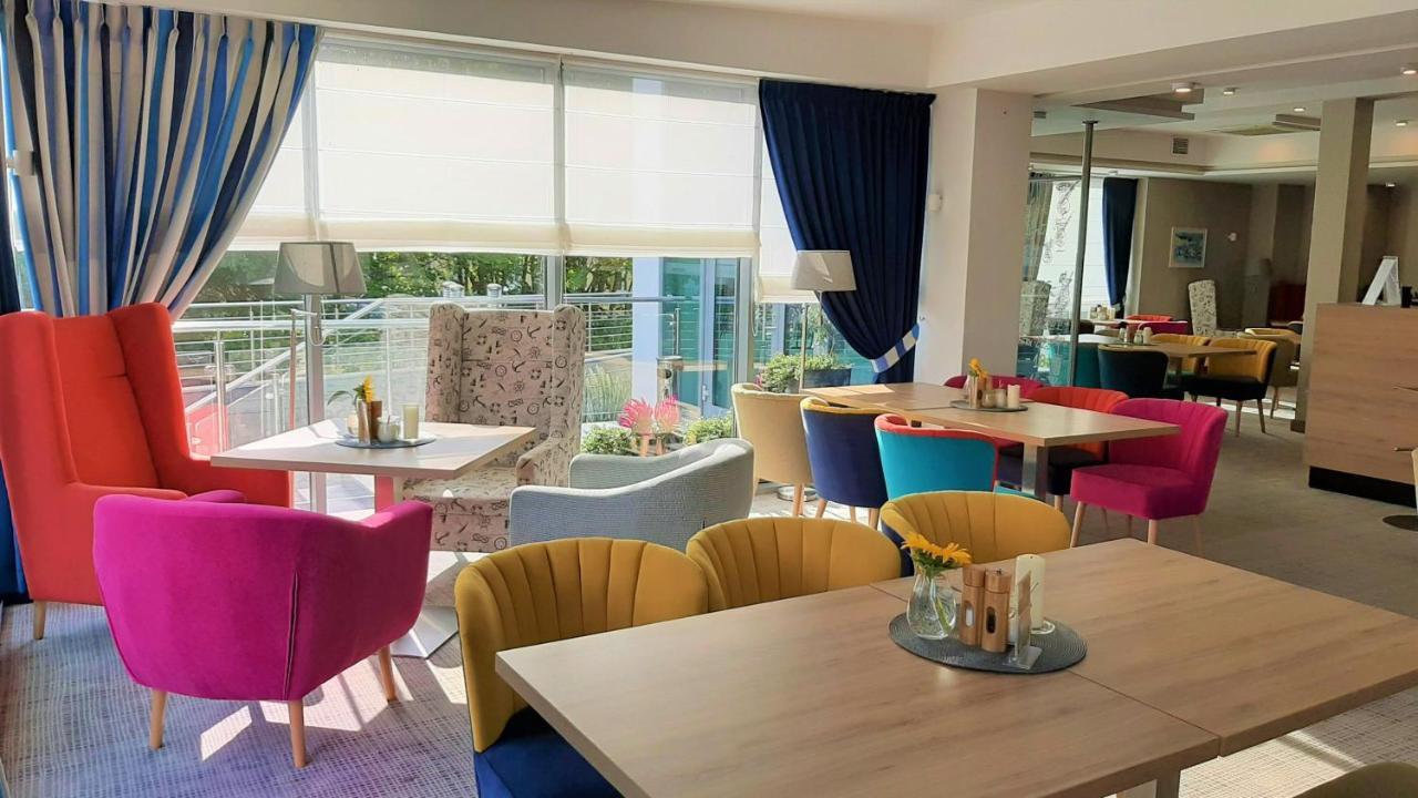Hotel Skal Medi Spa & Resort ウストロニエ・モルスキエ エクステリア 写真